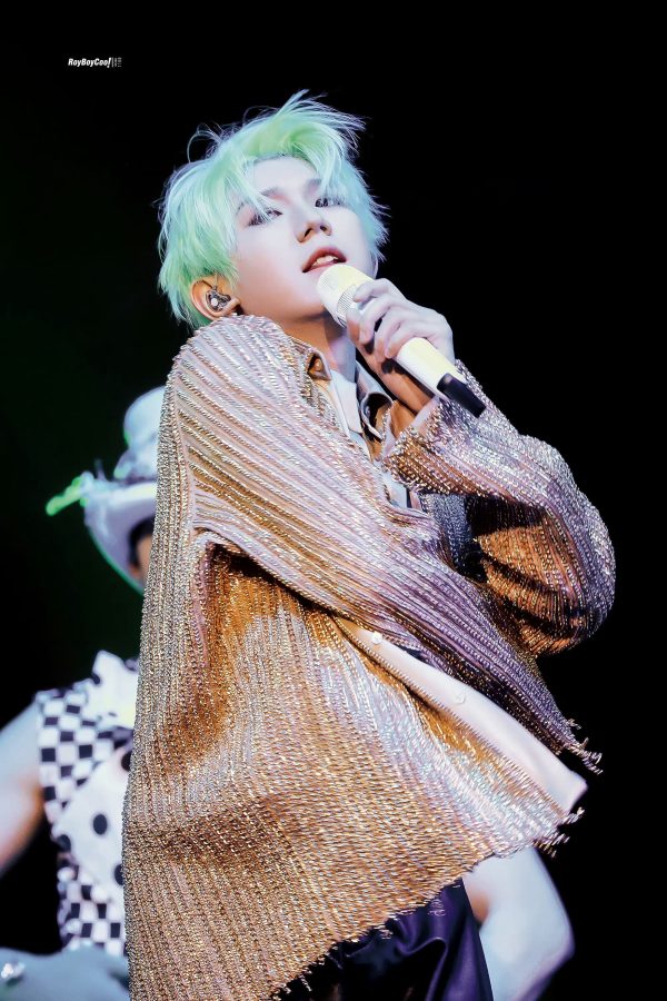 王源染了绿发图片 ，王源客厅狂欢巡演_9