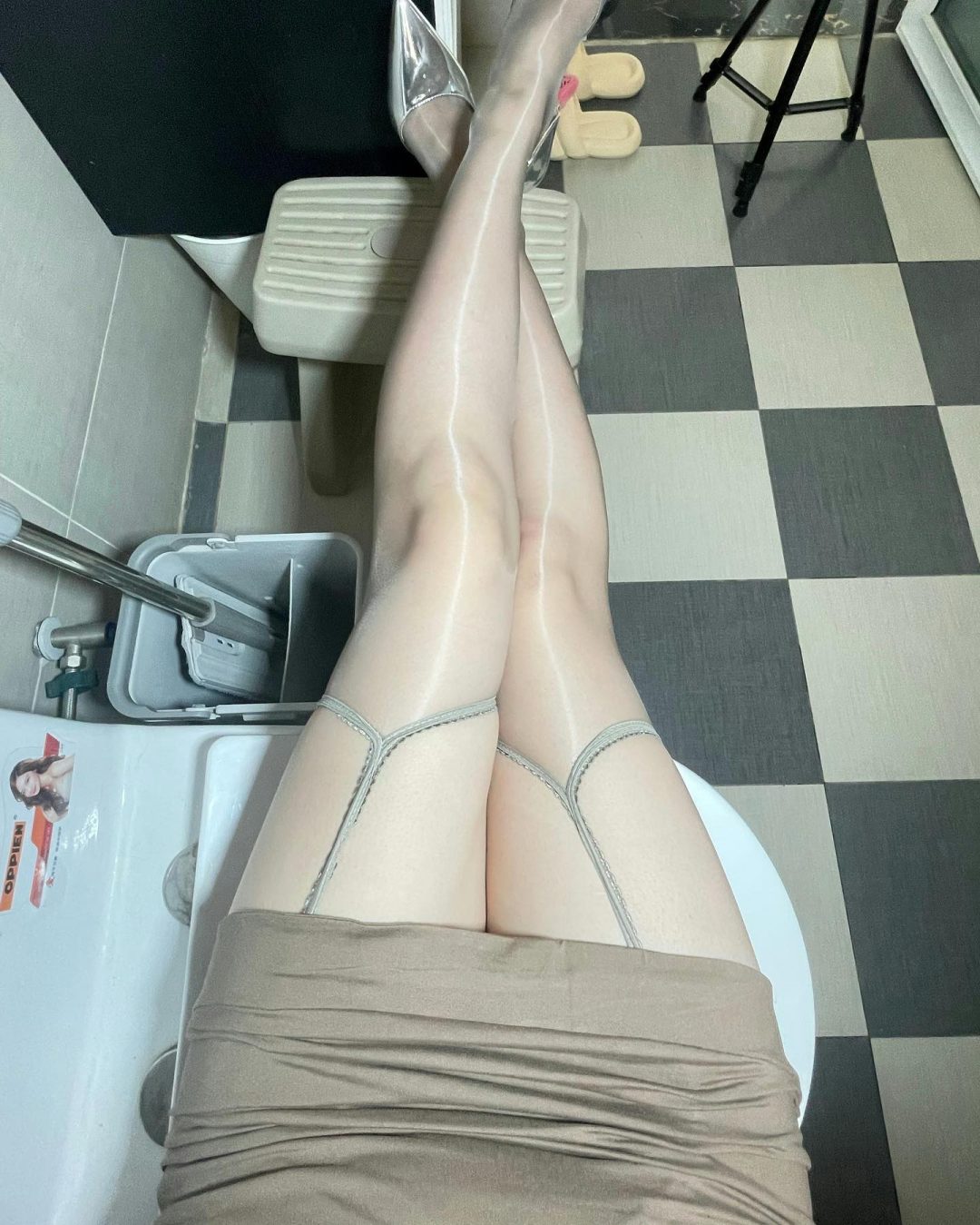 肉色丝袜天花板吊袜带真的很漂亮！_1