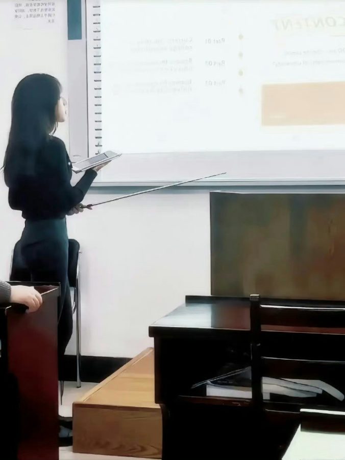 新入职漂亮的老师图片  有这样的老师,什么样的大学考不上_1