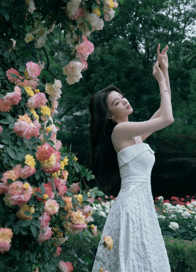 王楚然白裙油画少女初夏绿意仙女写真图_1