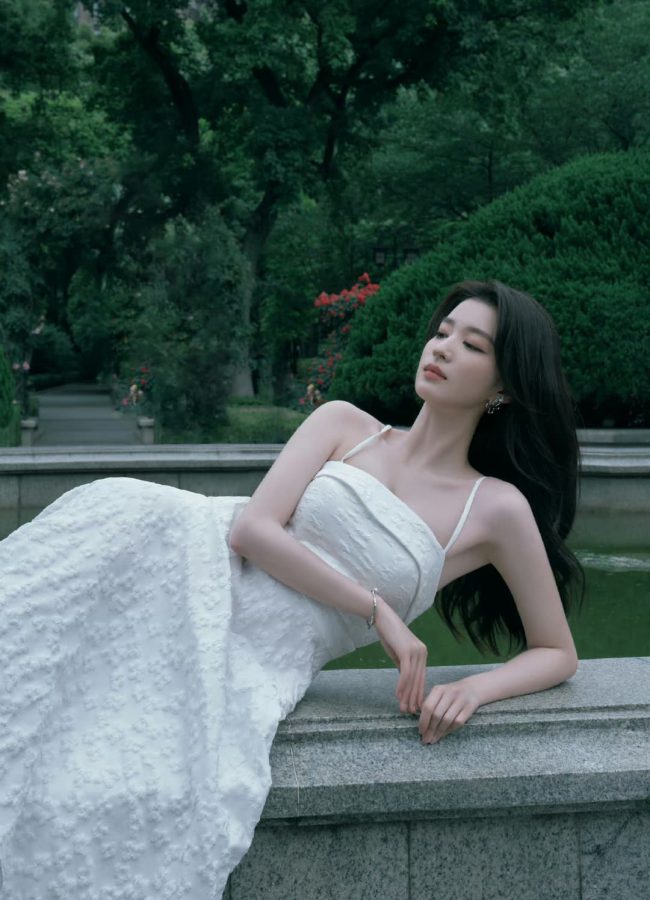 王楚然白裙油画少女初夏绿意仙女写真图_9