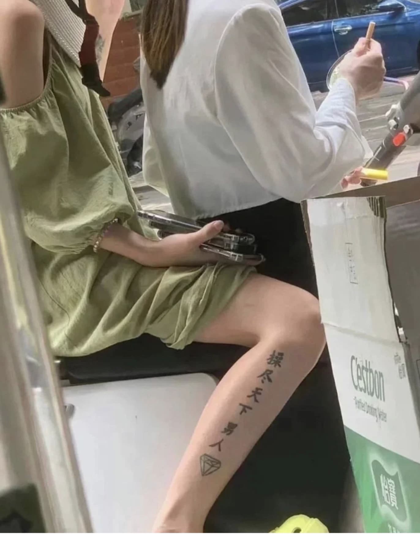 最霸气的小腿上纹纹身的女人图片_1