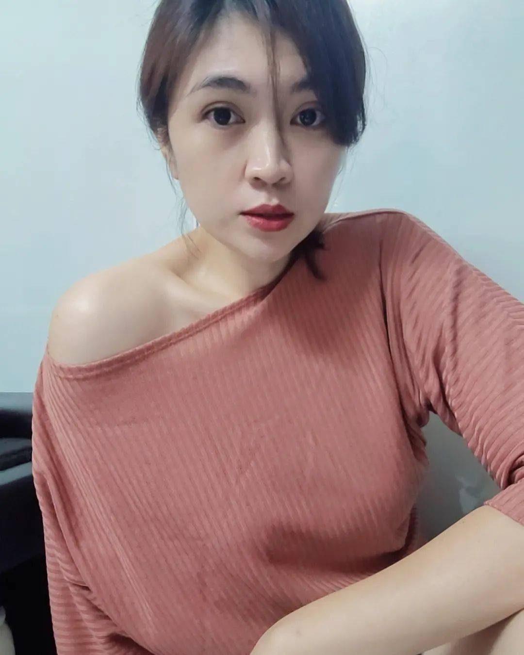 38岁女人的标准外貌图片 抬头纹 肚子 塌胸_3