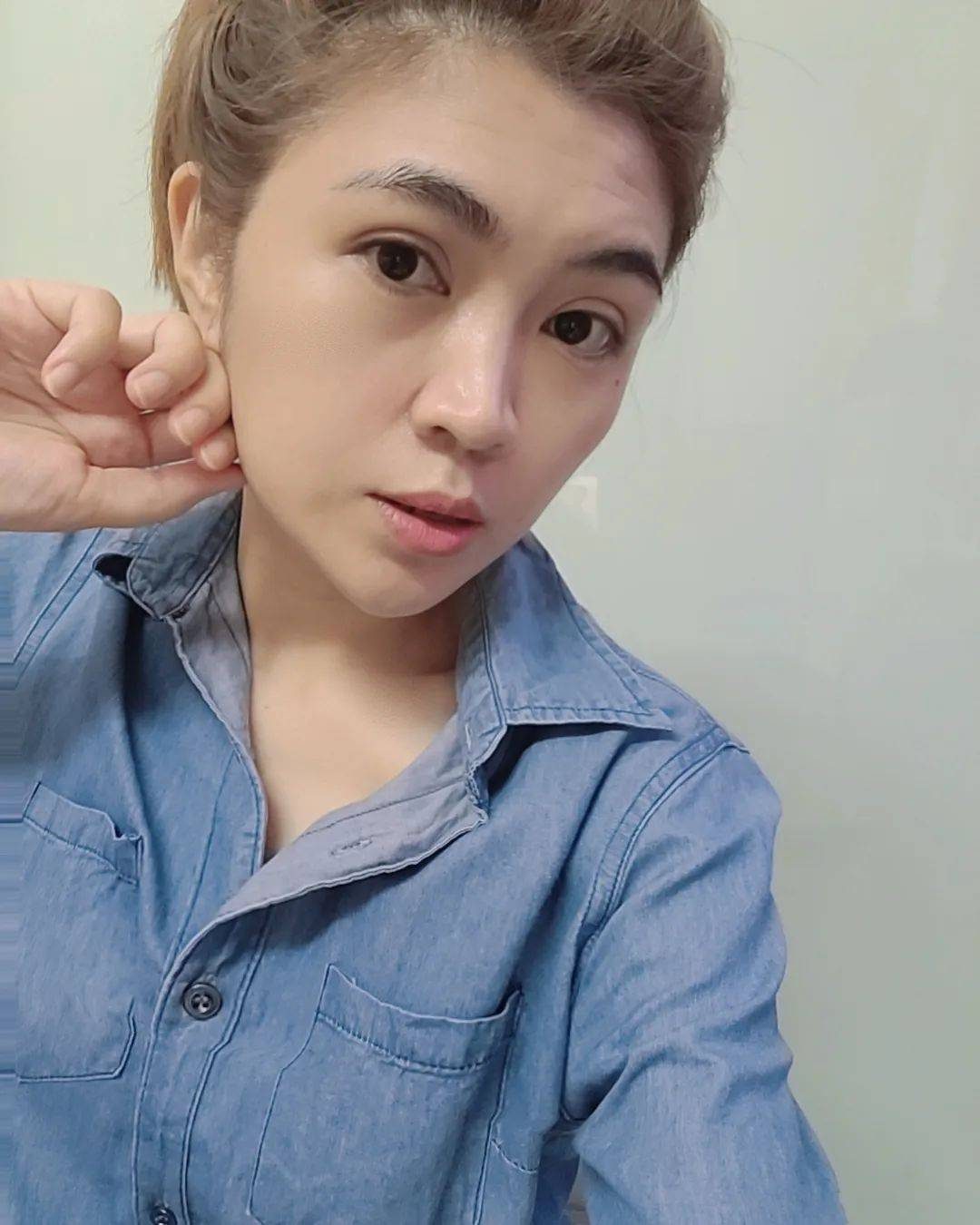 38岁女人的标准外貌图片 抬头纹 肚子 塌胸_1