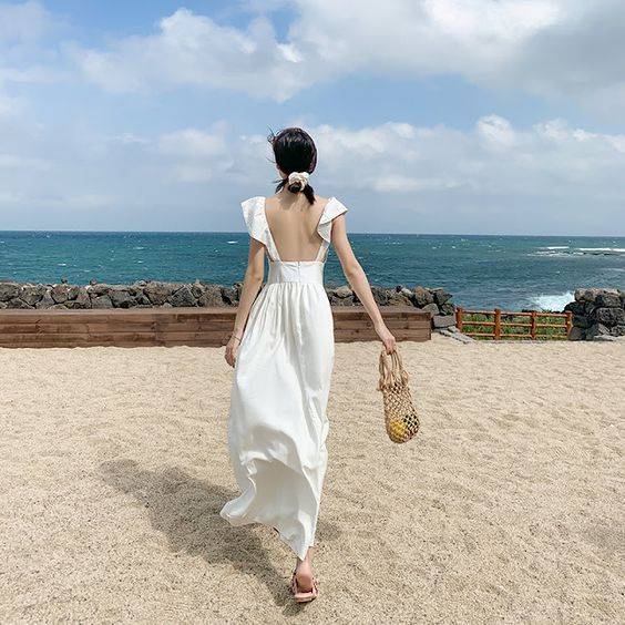 海边的女生头像ins风真人,女头ins高级质感海边照_1
