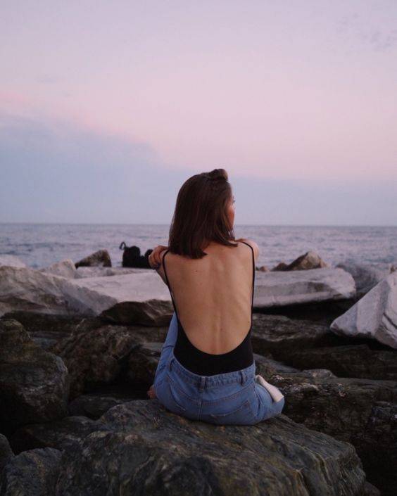 海边的女生头像ins风真人,女头ins高级质感海边照_7