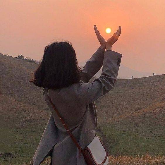自由感氛围旅行风景女生头像，看起来很自由的头像女_12