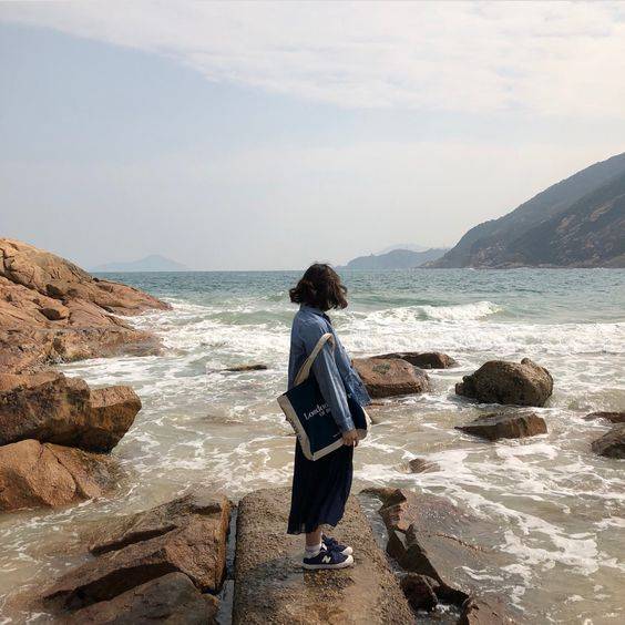 海边的女生头像ins风真人,女头ins高级质感海边照_11