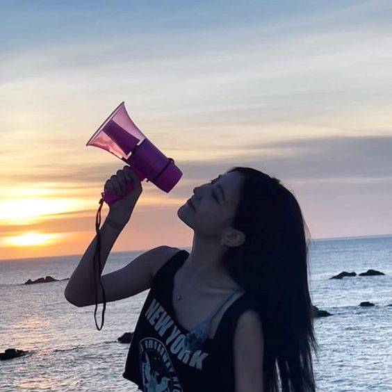 海边女生头像侧面唯美图片_5