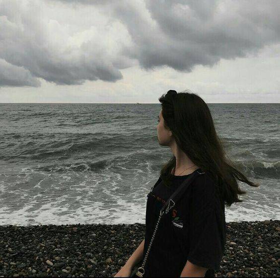 海边女生头像侧面唯美图片_8