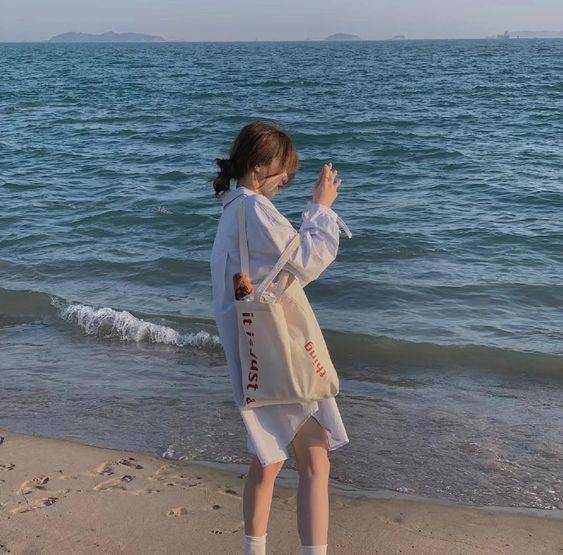 海边女生头像侧面唯美图片_7