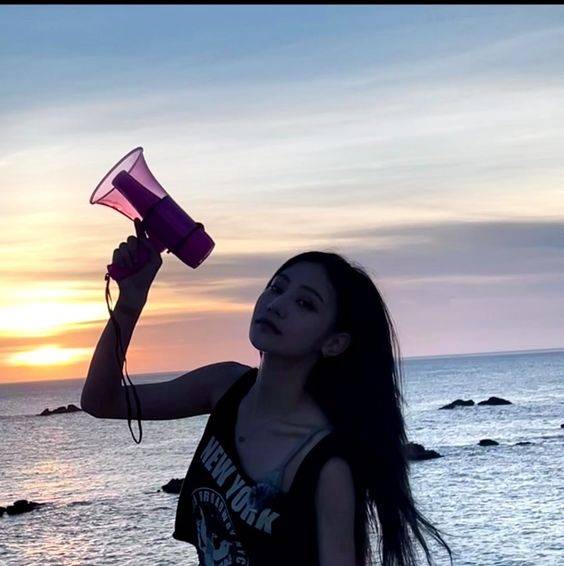 海边女生头像侧面唯美图片_6