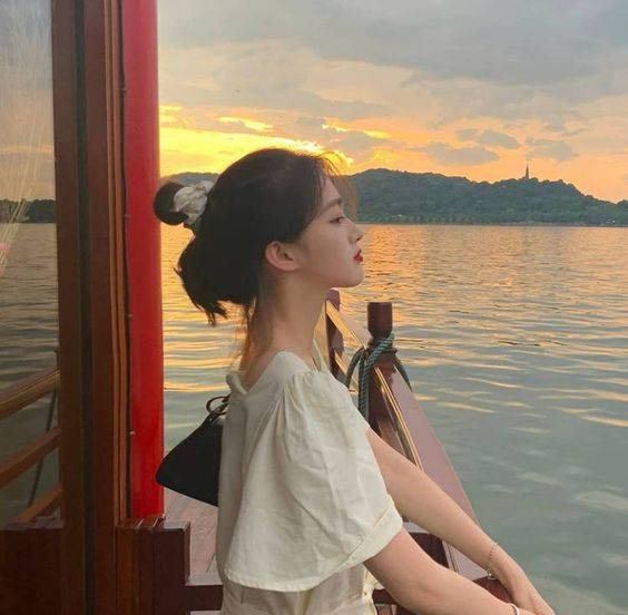 海边女生头像侧面唯美图片_11