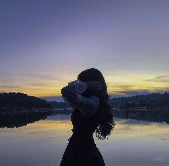 海边女生头像侧面唯美图片_15