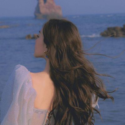 海边女生头像侧面唯美图片