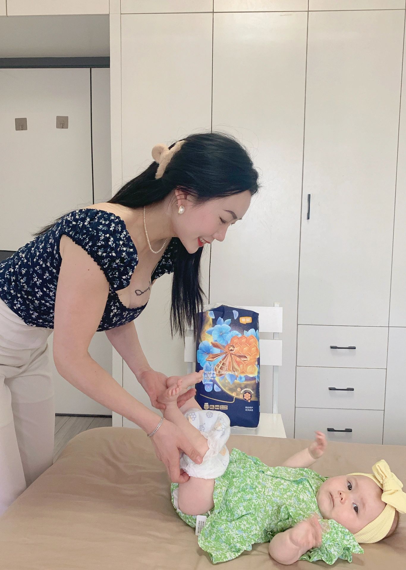 胸上纹身的宝妈美女,女孩子为什么要在胸口纹身的,胸前纹英文!_3