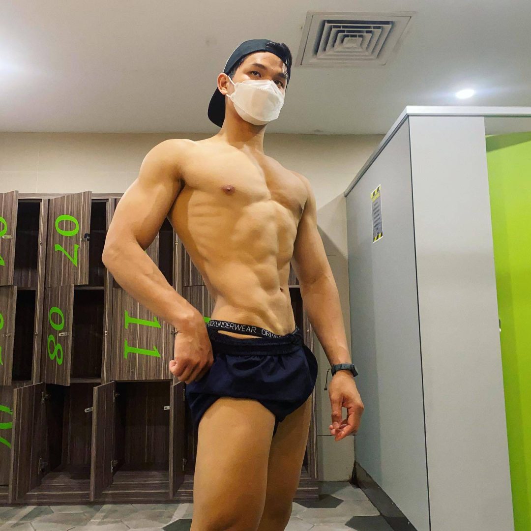 小兄弟立起来了的图片_1