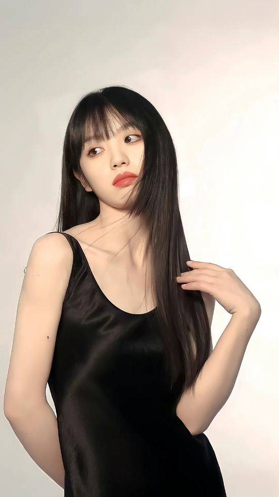 田曦薇连衣裙写真，黑色吊带真丝连衣裙图片美女_1