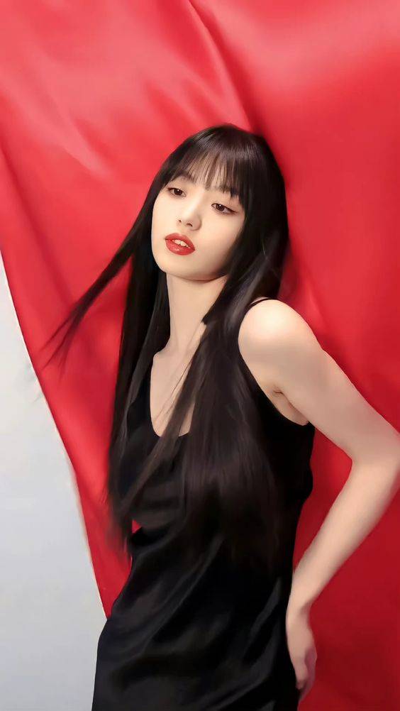 田曦薇连衣裙写真，黑色吊带真丝连衣裙图片美女_3