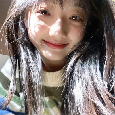 高质量太阳光洒落氛围感WeChat女生头像