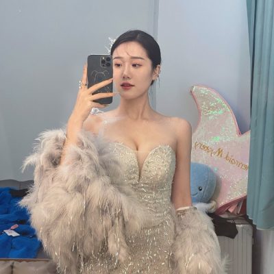 一个想抢新娘风头的伴娘 ,比新娘还漂亮的最美伴娘图片