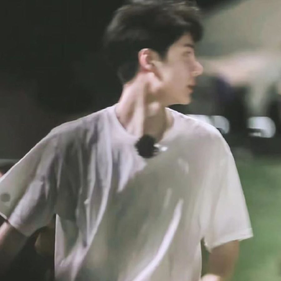 王一博氛围感可爱帅气最酷头像 ，背影 \黑白\彩色高清男头_4