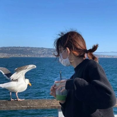 自由感氛围旅行风景女生头像，看起来很自由的头像女