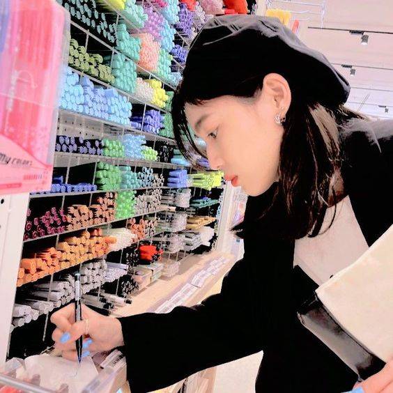 成熟韵味的40岁女人头像侧面图片_17