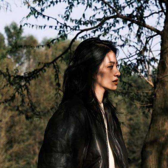 成熟韵味的40岁女人头像侧面图片_20