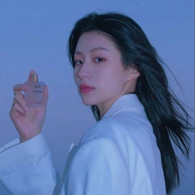 成熟韵味的40岁女人头像侧面图片