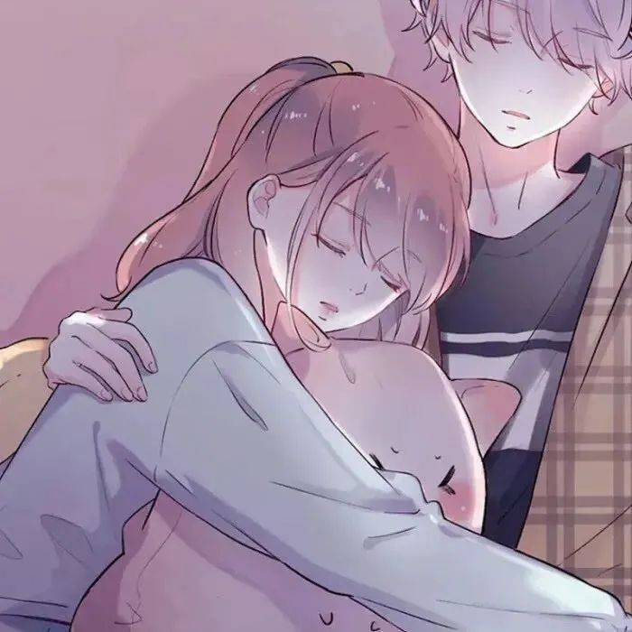 女生趴在男生怀里的情侣头像动漫高清图片_7