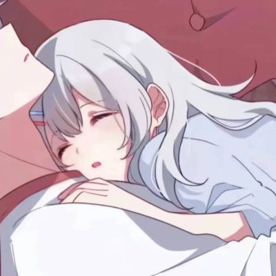 女生趴在男生怀里的情侣头像动漫高清图片