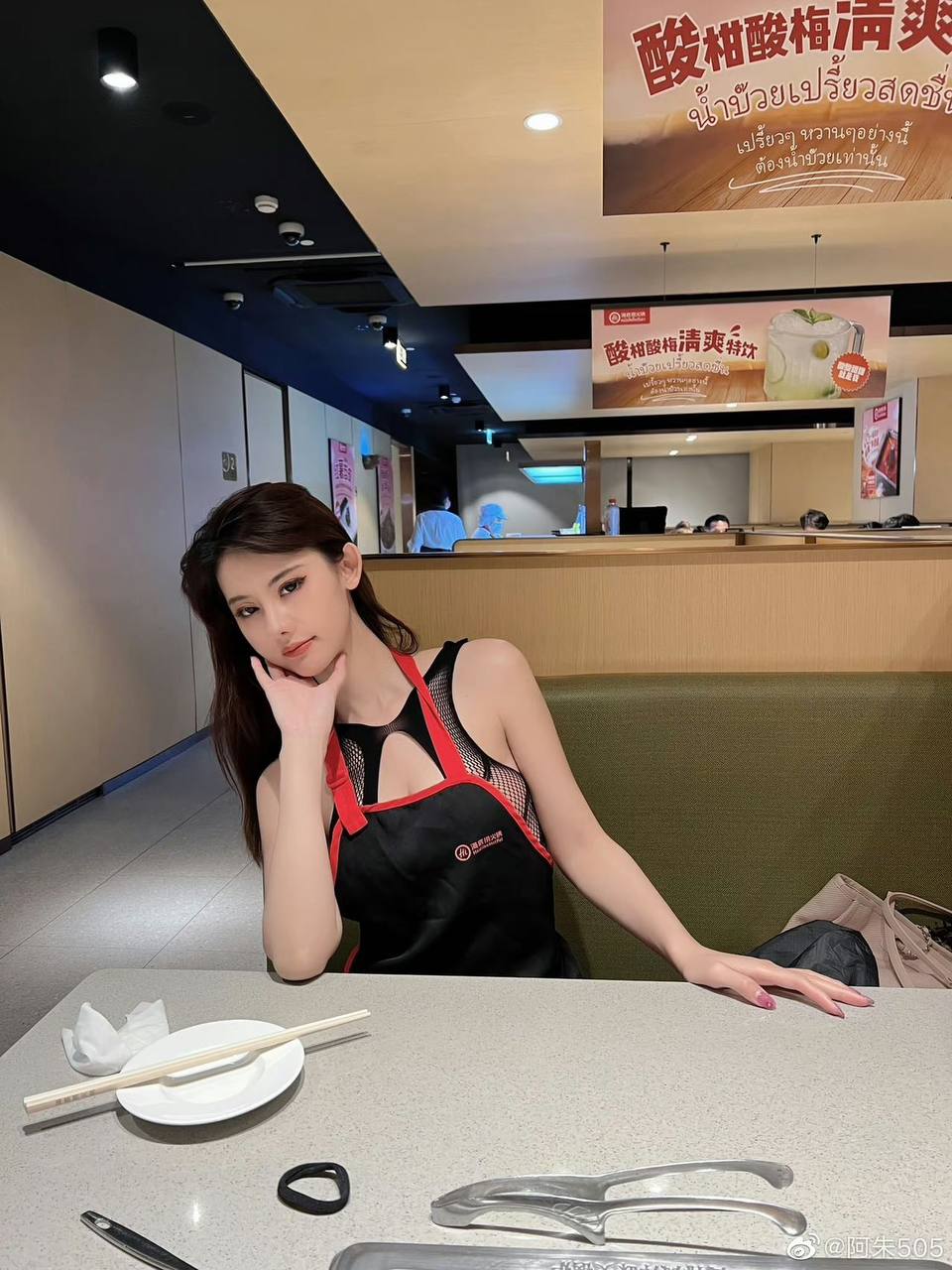 泰国海底捞网红阿朱不雅图片_1