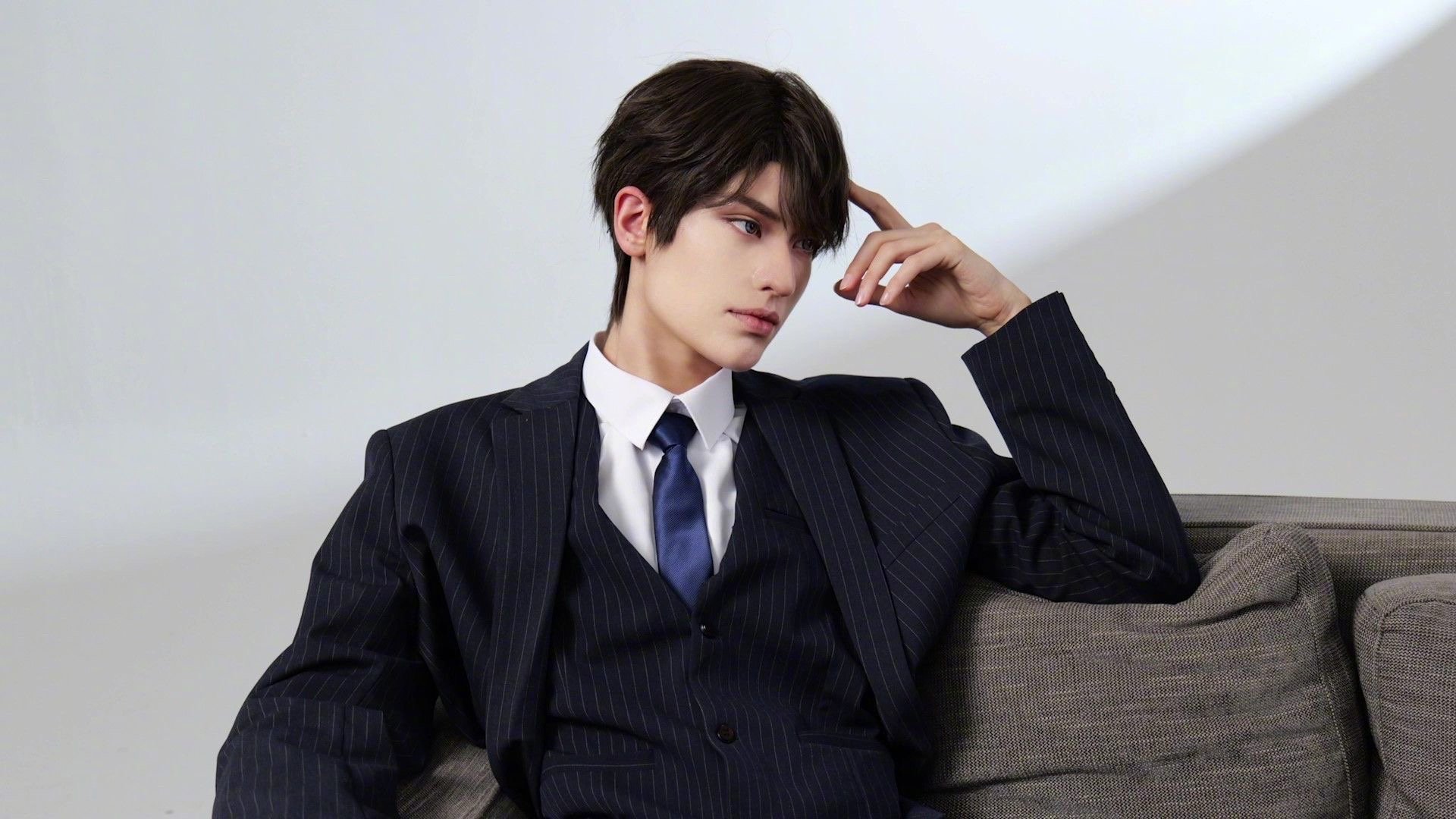卡琳娜cos李泽言 《恋与制作人》游戏男主_3