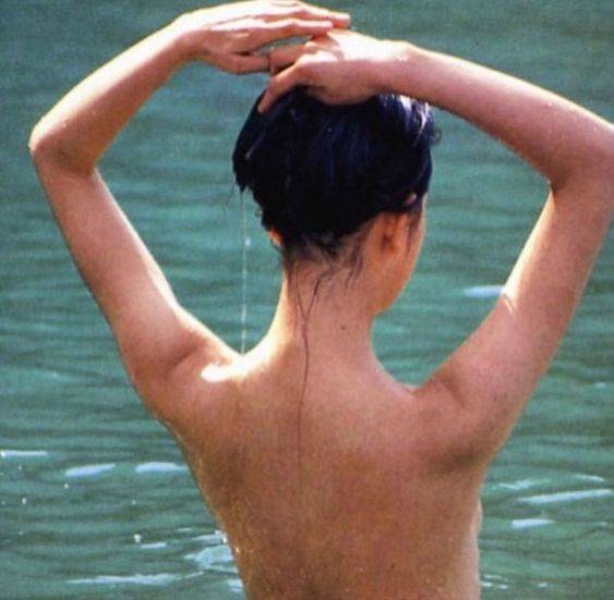 成熟韵味的50岁女人头像背影图片_2