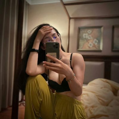 戴眼镜美女阿姨 身材真的顶 戴眼镜性感美女