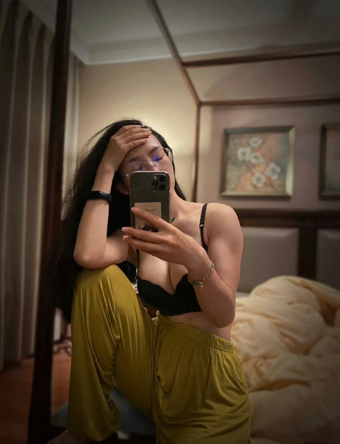 戴眼镜美女阿姨 身材真的顶 戴眼镜性感美女_2
