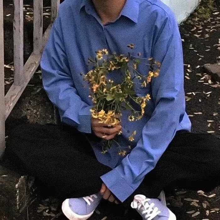手捧花浪漫ins滤镜质感头像图片_3
