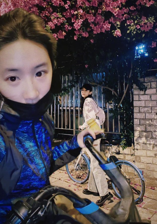 迪丽热巴刘亦菲一起骑车cp自拍图_1