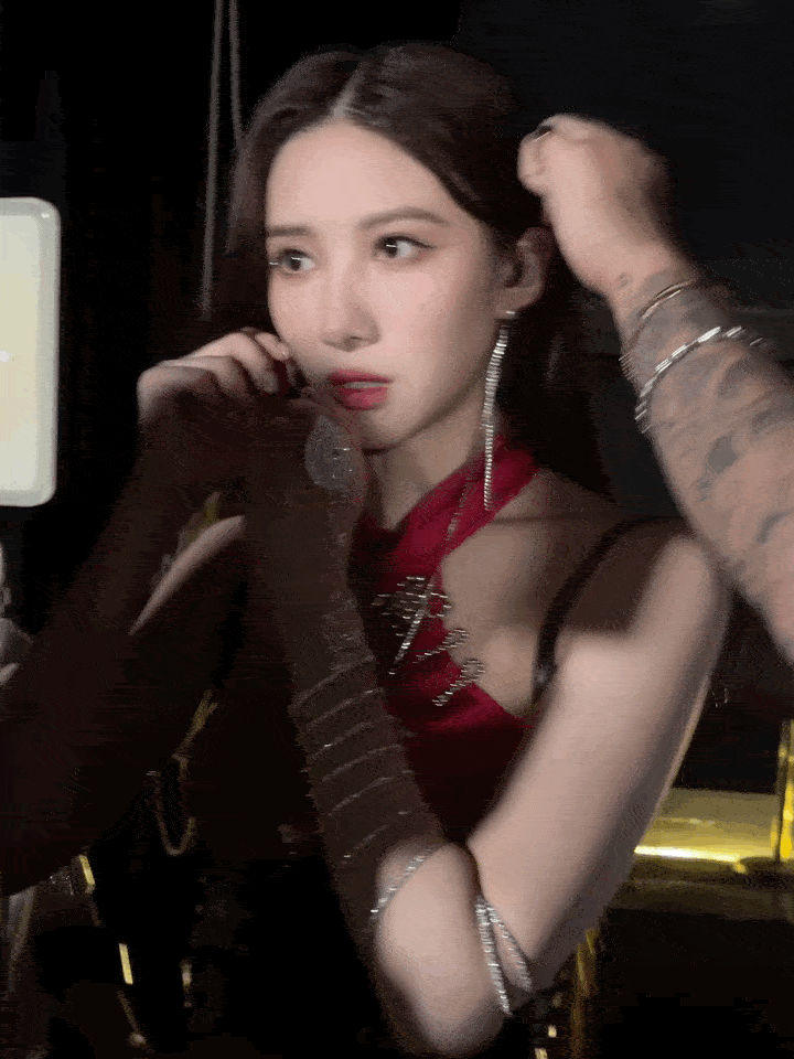 大胸姐吴优闪钻妆gif动态图_1