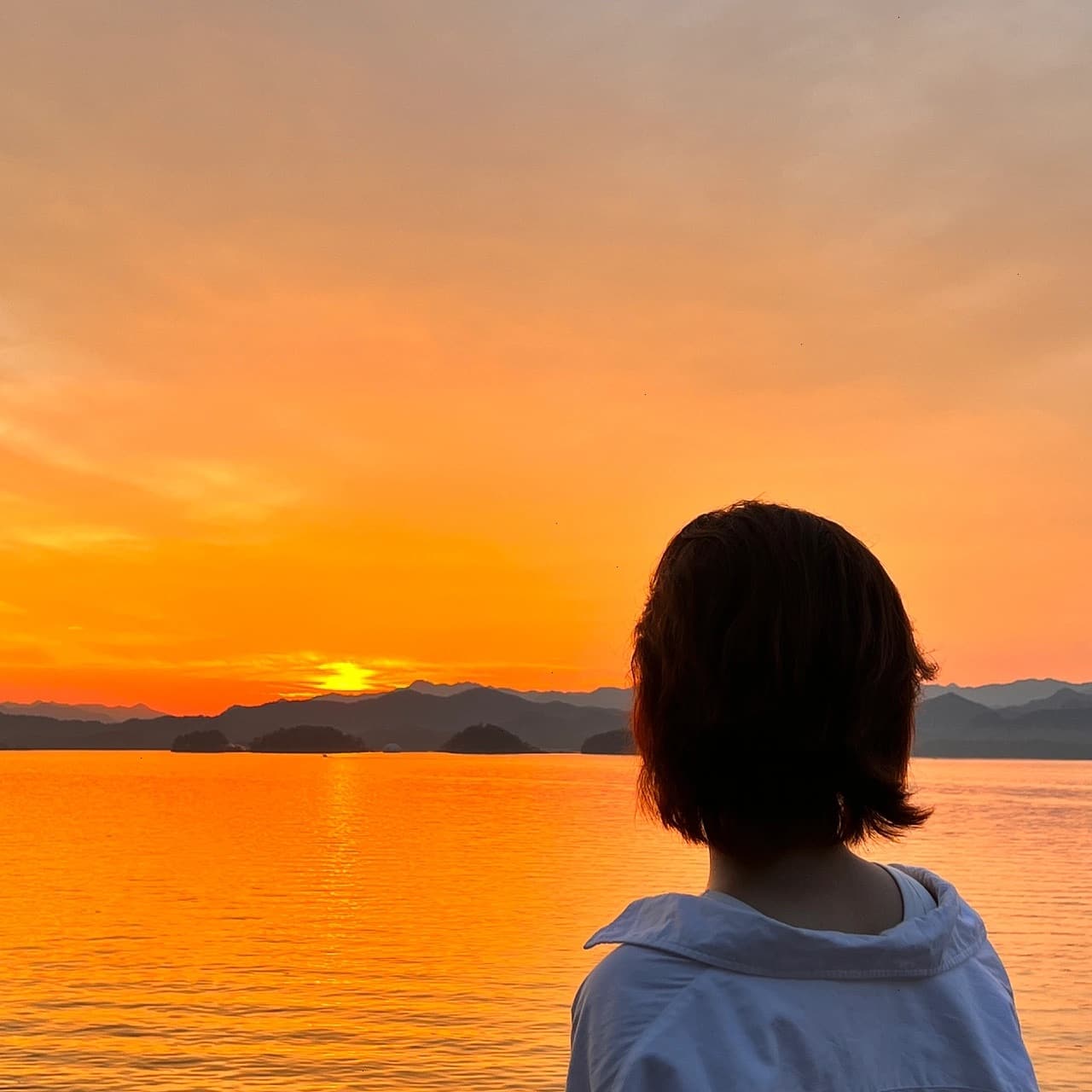 美女图片微信头像背影短发_15