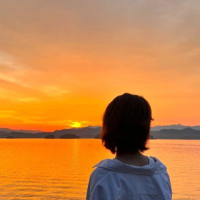 美女图片微信头像背影短发