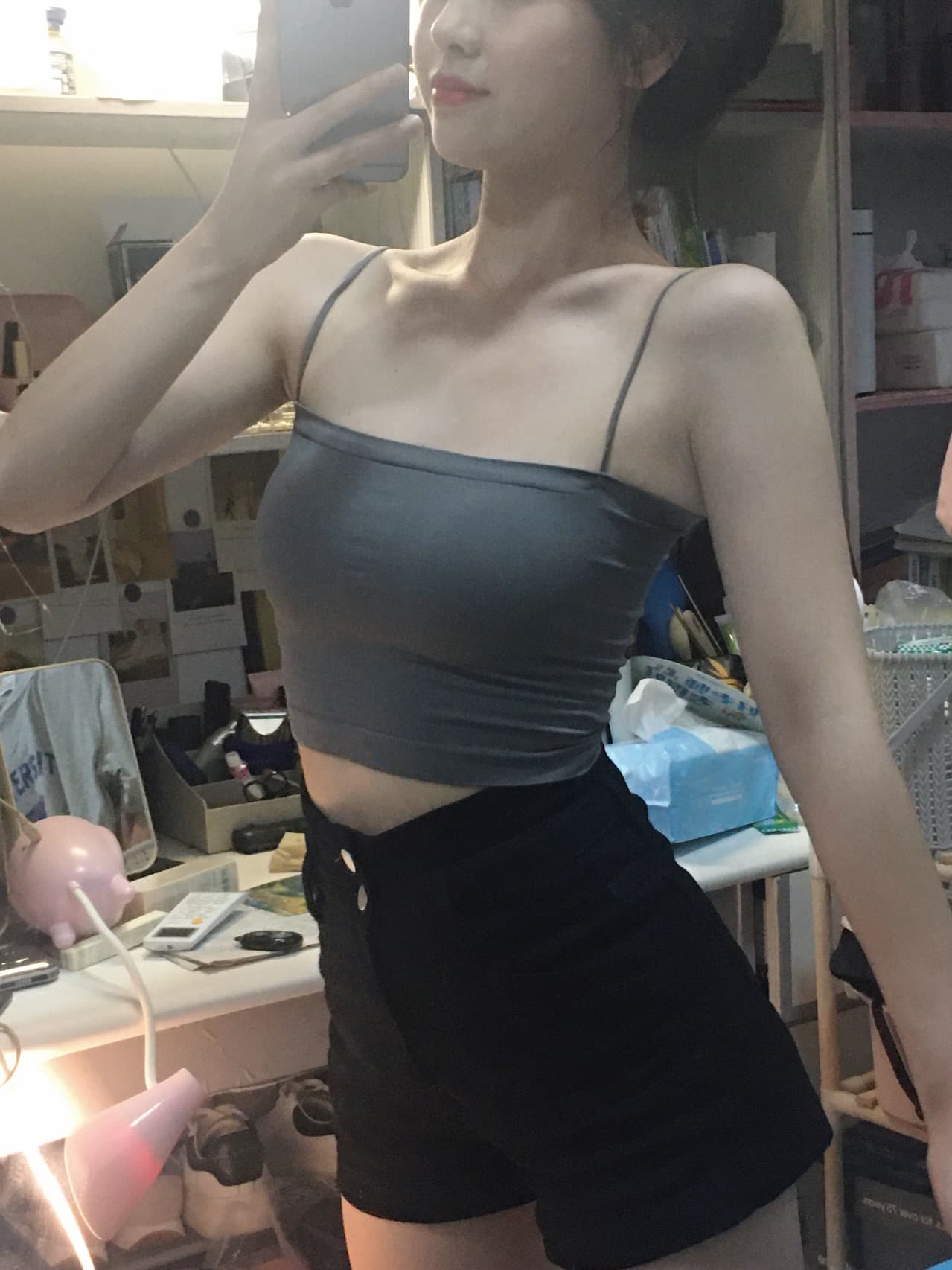 女大学生穿吊带自拍，穿了吊带老师不让我进教室_2