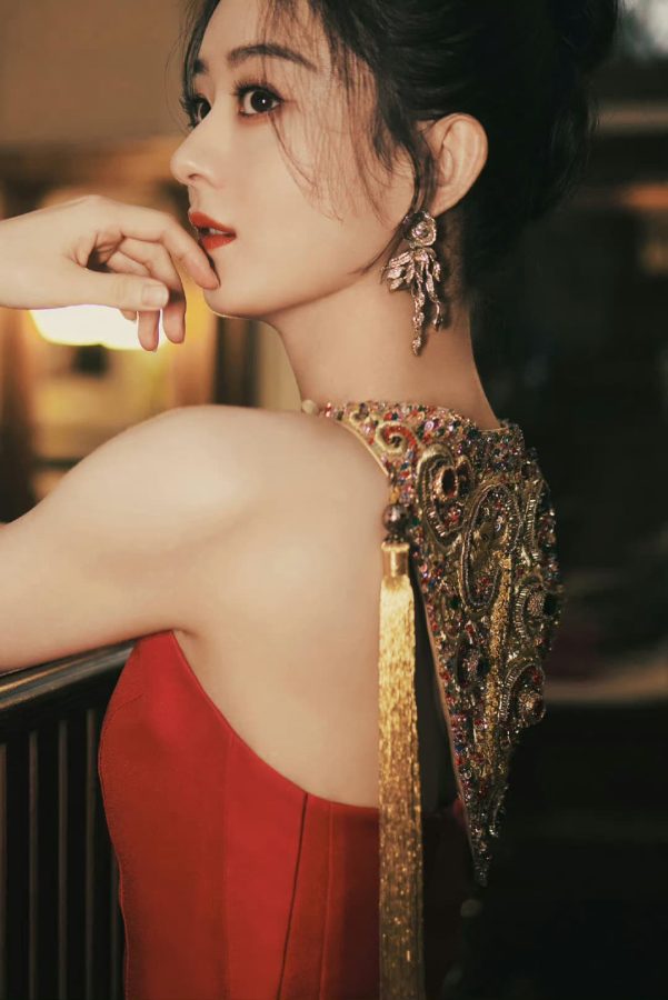 赵丽颖露背装美背图片 赵丽颖露背礼服出席芭莎派对_5