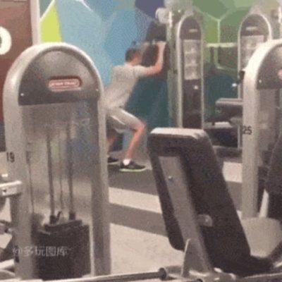 健身房大哥对着镜子,从镜子里看我怎么C你图片