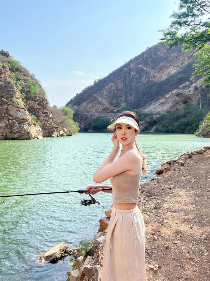 美女钓鱼佬 美女路亚钓鱼图片_4