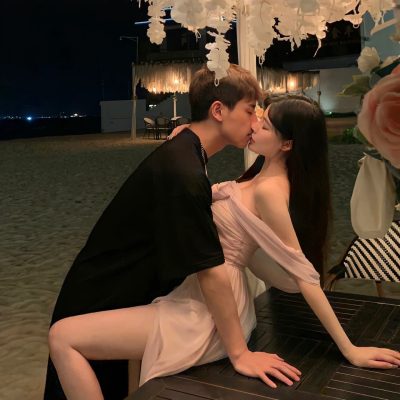 情侣头像嘴对嘴亲亲真人图片，真人亲嘴情侣头像