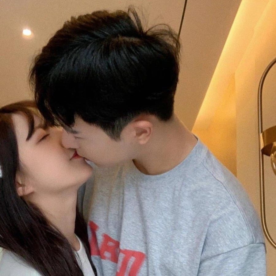情侣头像嘴对嘴亲亲真人图片，真人亲嘴情侣头像_9