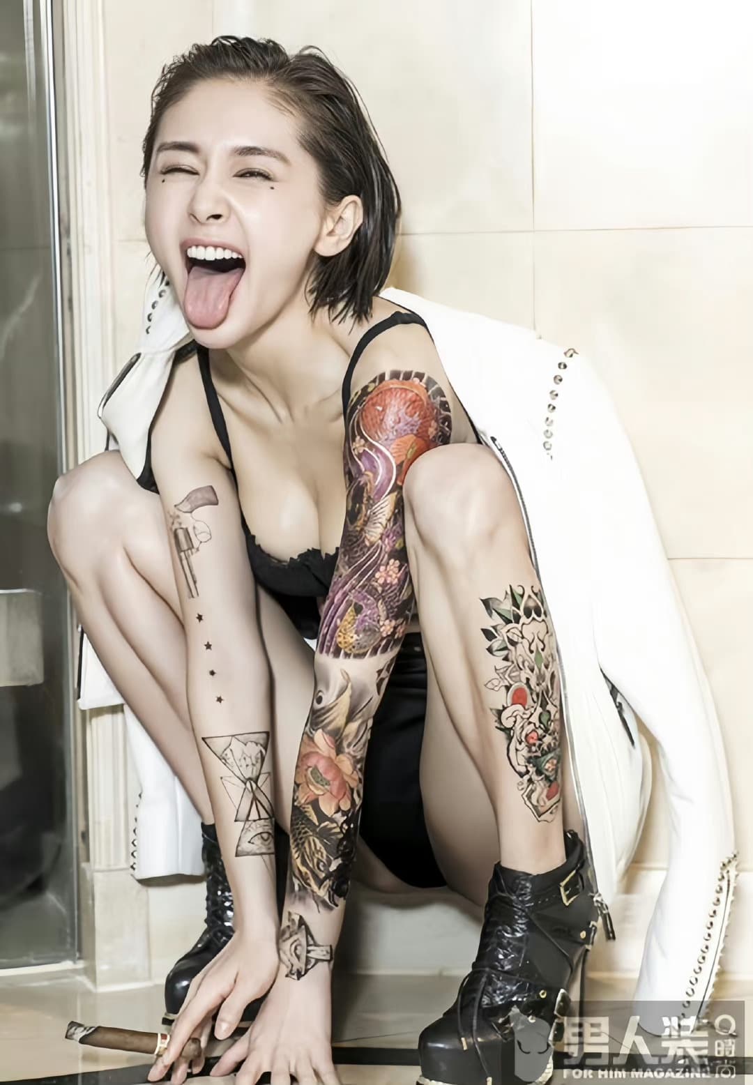 王子文《男人装》大尺du大花臂纹身写真， 王子文很会穿！_3