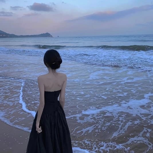 蓝色背景图片唯美人物,蓝天大海女孩唯美图片_11